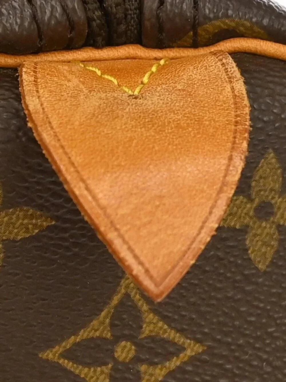 Louis Vuitton outside 	ab